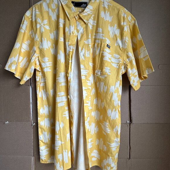 four casual beach shirts - Picture 1 of 8